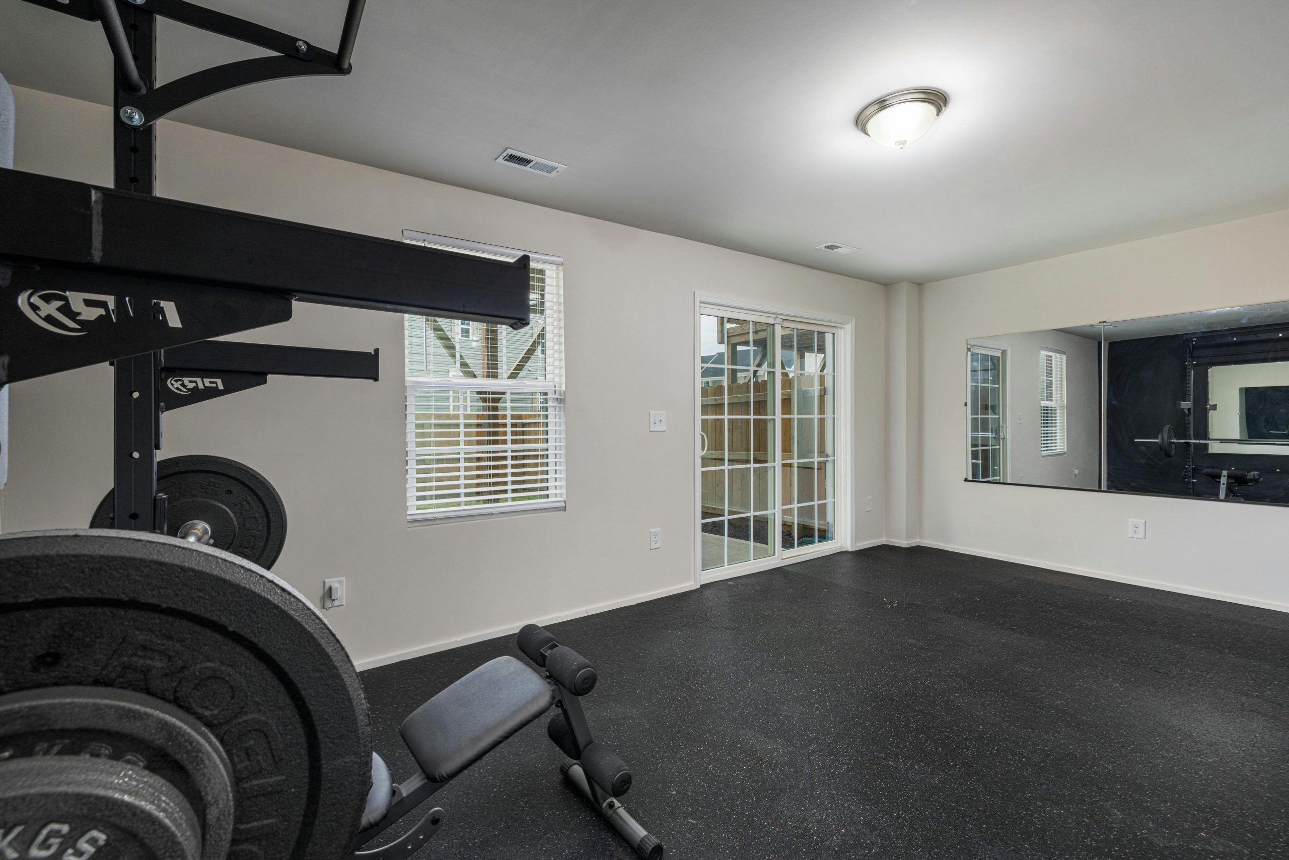 Piso de caucho para gym: durabilidad y seguridad en cada entrenamiento